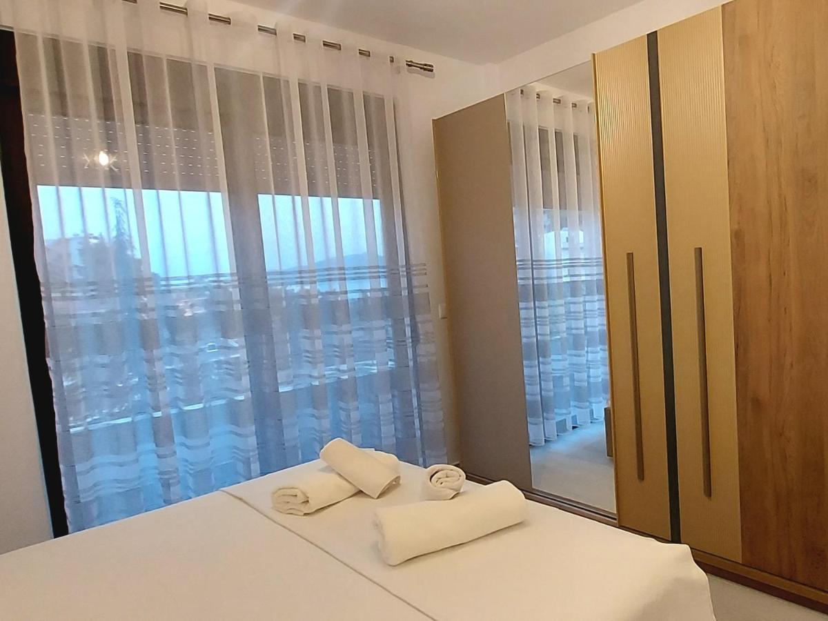 Duka Apartments Sarandë Exteriör bild
