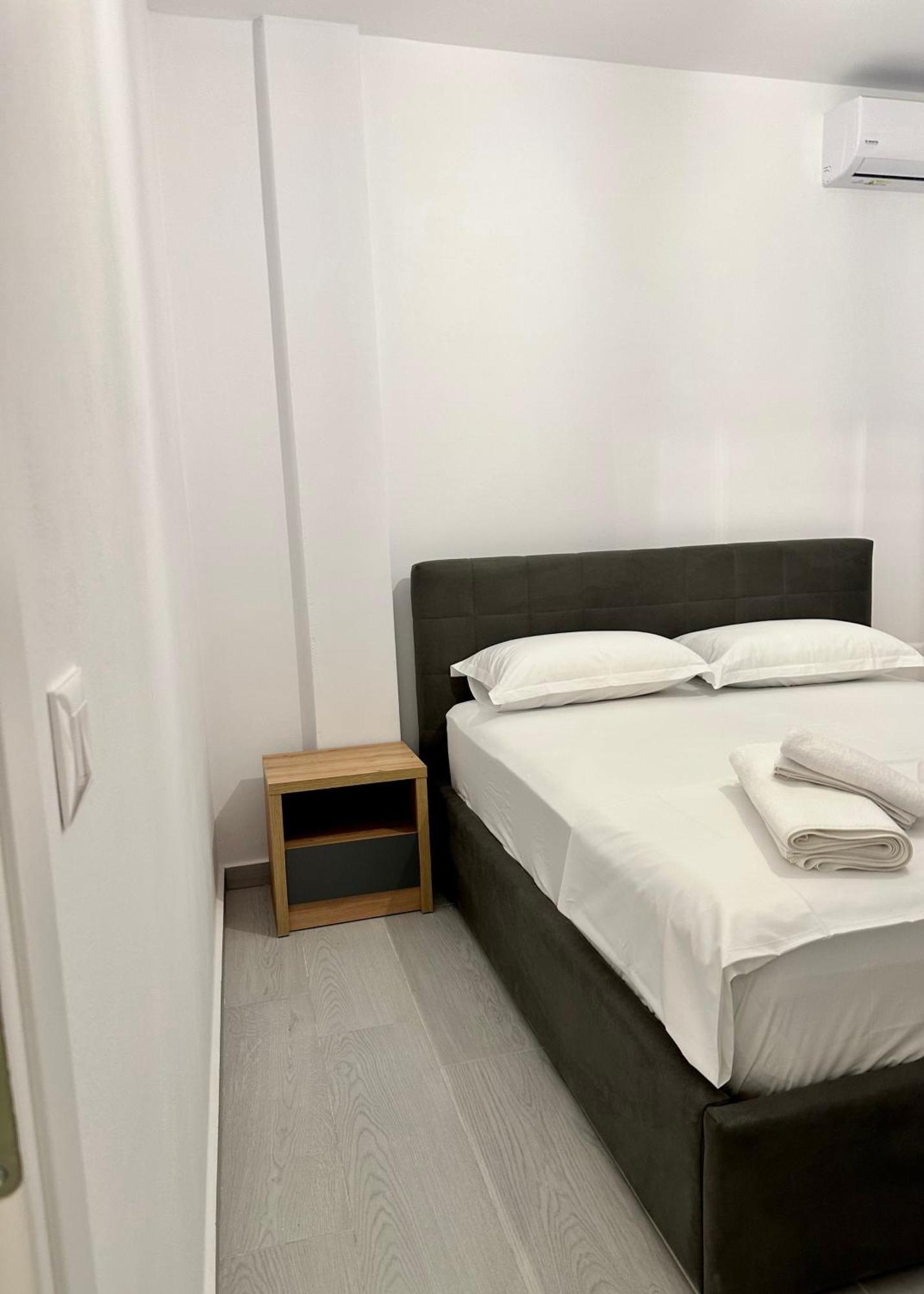 Duka Apartments Sarandë Exteriör bild